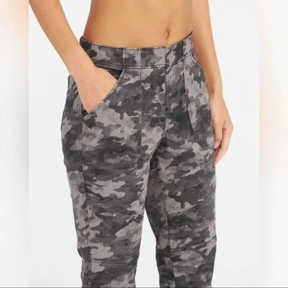 SPANX Stretch Twill Cargo Jogger NWOT B156 - Picture 3 of 6